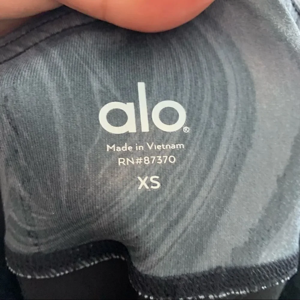 Alo Yoga Airbrush In Marble Glossy Activewear Bottoms size extra small